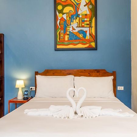 Eriksson Guesthouse Patong Buitenkant foto