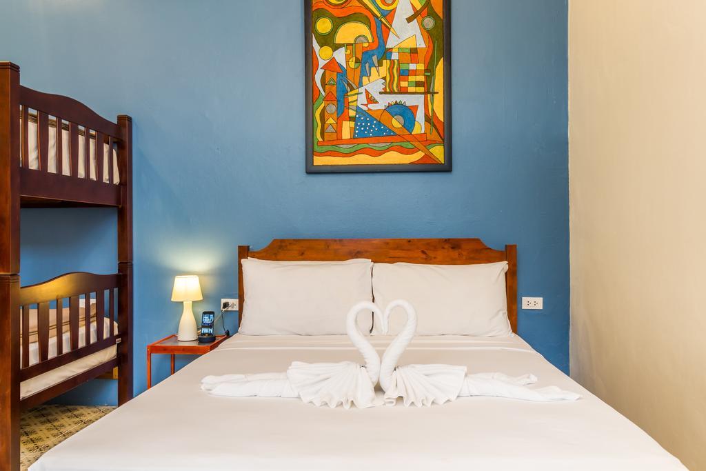 Eriksson Guesthouse Patong Buitenkant foto