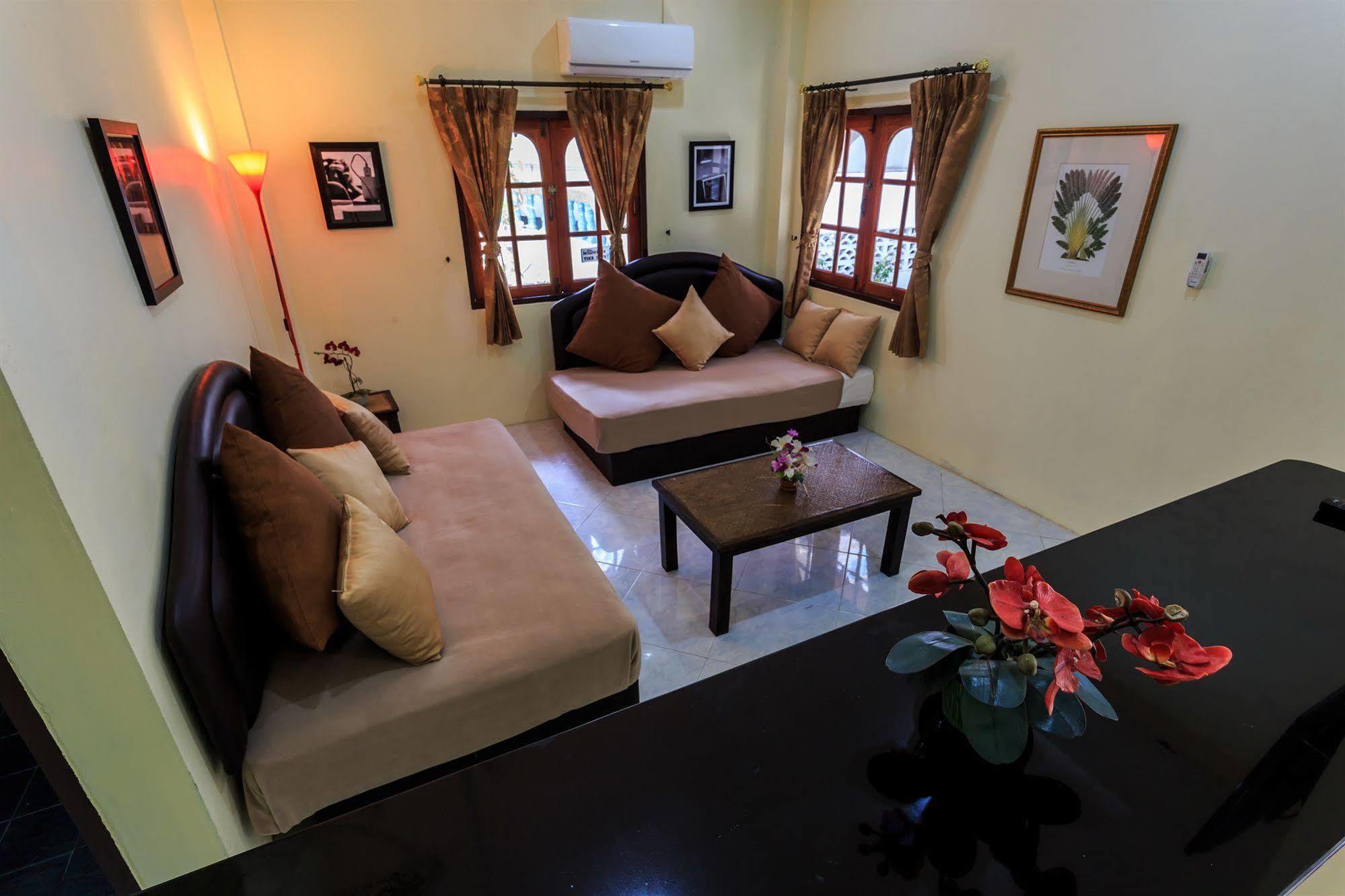 Eriksson Guesthouse Patong Buitenkant foto