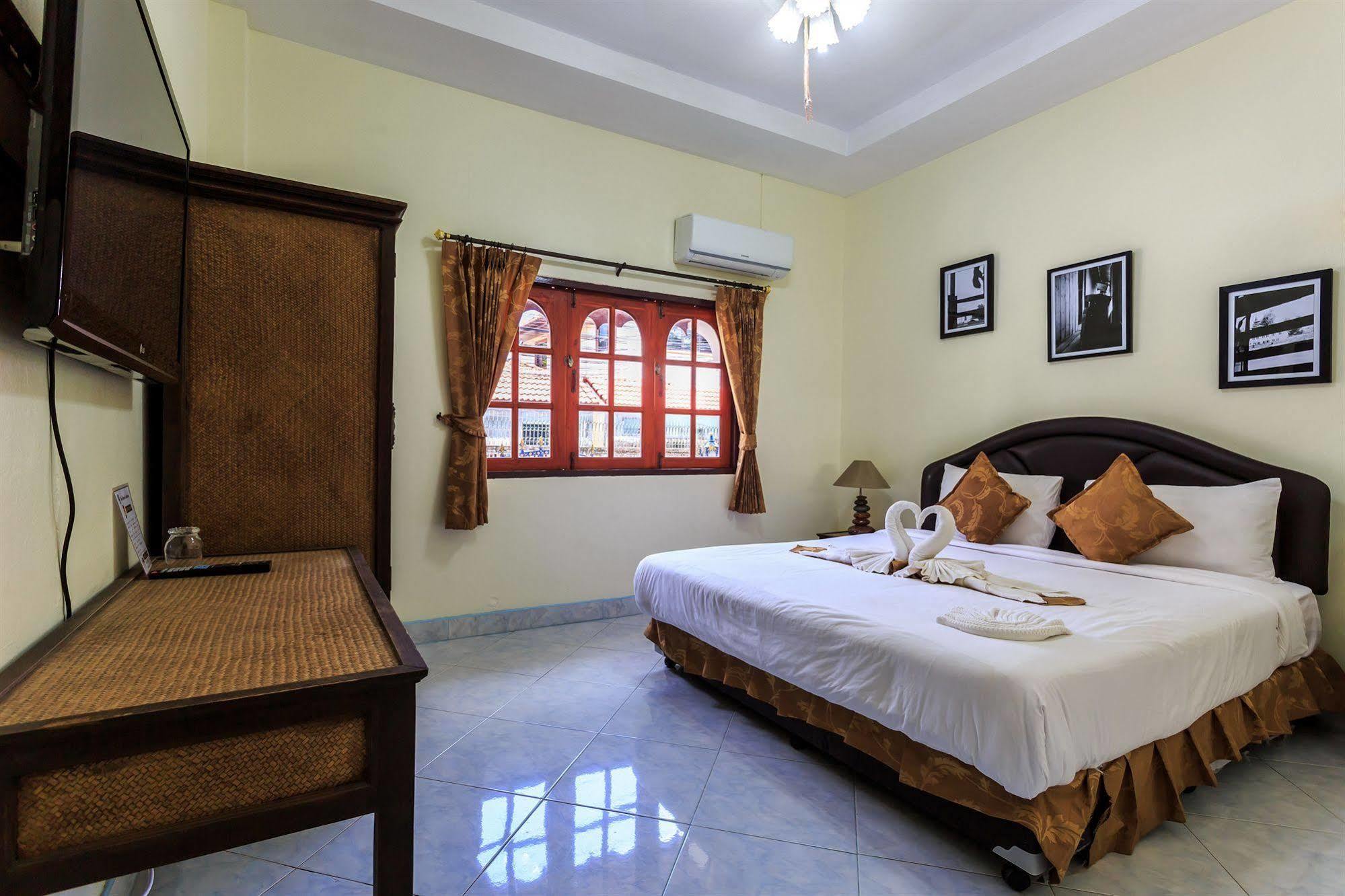 Eriksson Guesthouse Patong Buitenkant foto