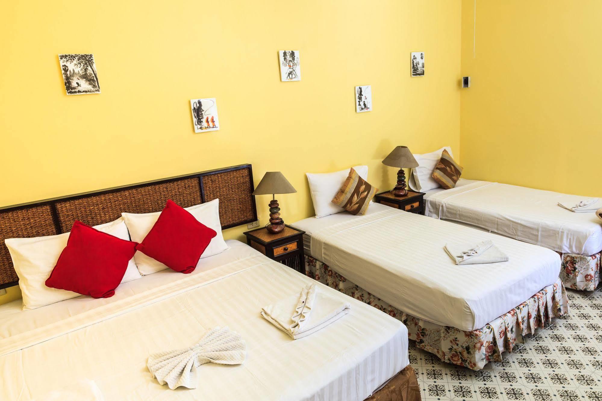 Eriksson Guesthouse Patong Buitenkant foto
