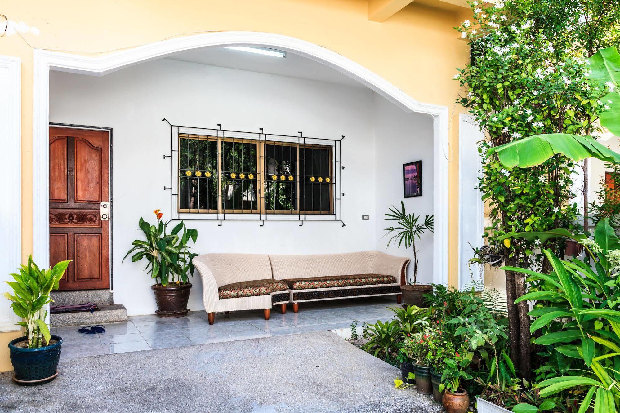 Eriksson Guesthouse Patong Buitenkant foto