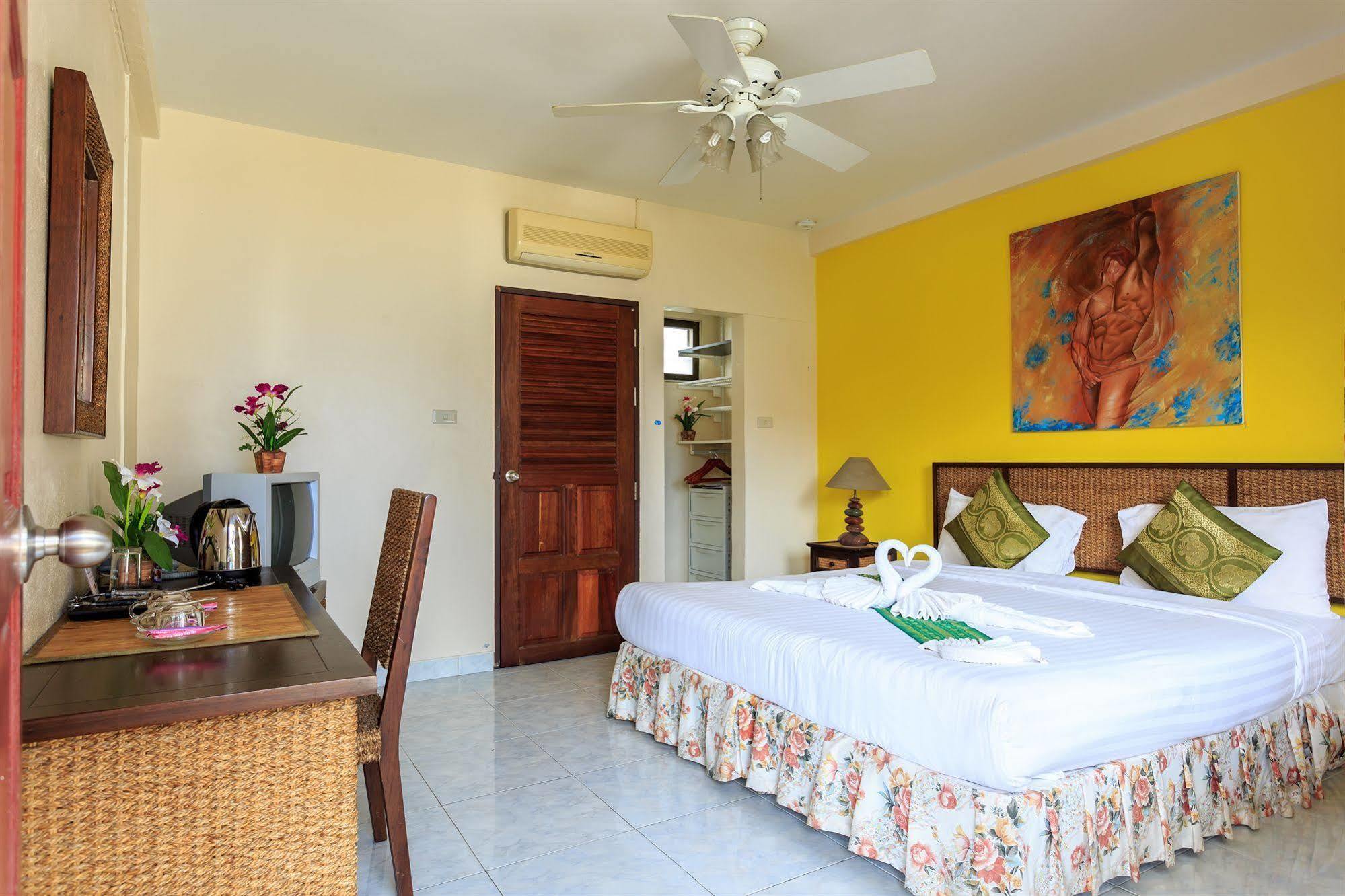Eriksson Guesthouse Patong Buitenkant foto