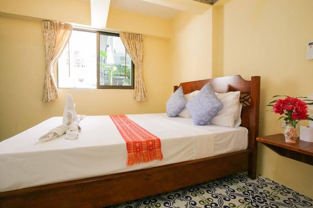 Eriksson Guesthouse Patong Buitenkant foto